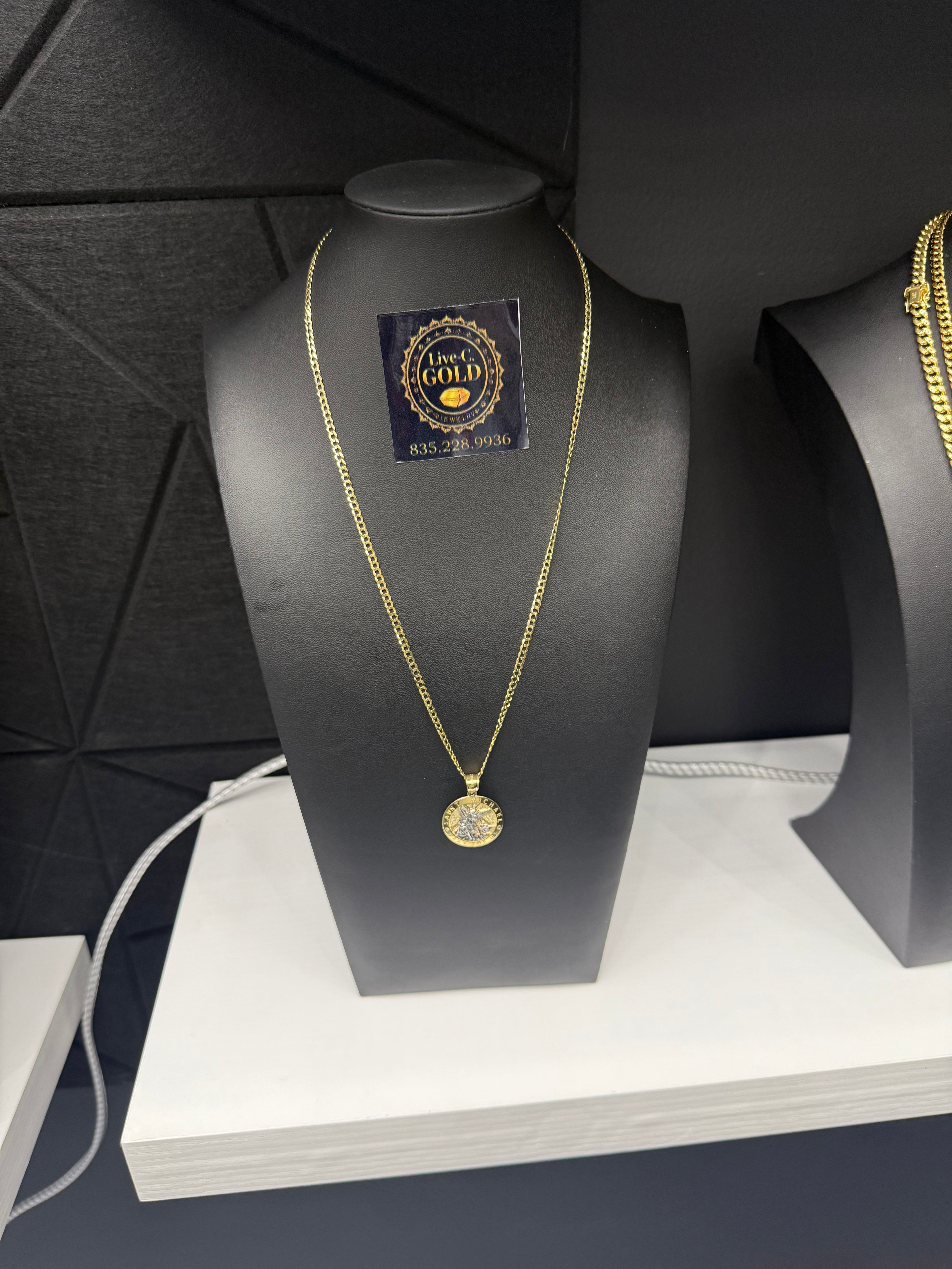 Corte de brillo con dije